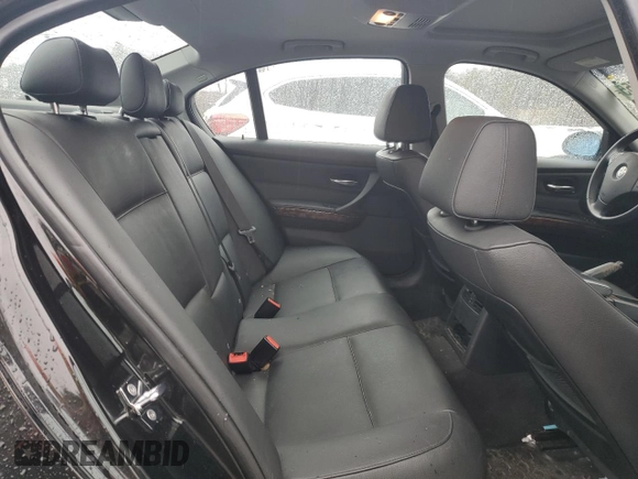 2008 BMW 3 Series 328xi z VIN WBAVC93548K043519, wystawiony jako Copart lot #47001755 z przebiegiem 81 185 mil mil oraz Czysty tytuł • Clean title. Historia ofert i sprzedaży dostępna na DreamBid. Obrazek 10.