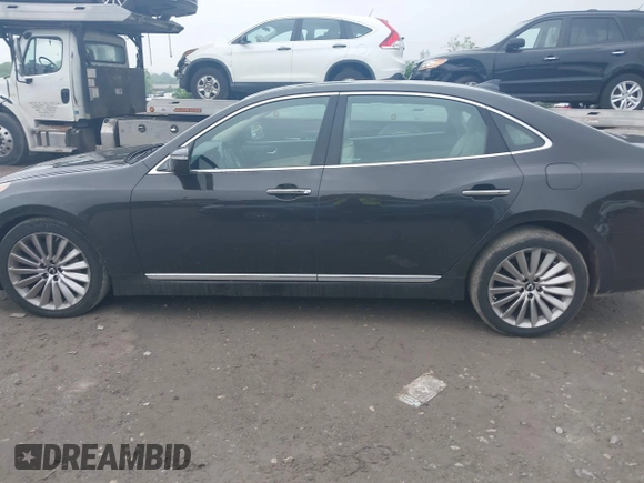 2015 Hyundai Equus Signature with VIN KMHGH4JH9FU098686, listed as a IAAI auction lot 42275775 with 102,765 mi miles and . Bid and sale history available at DreamBid. Image 14.