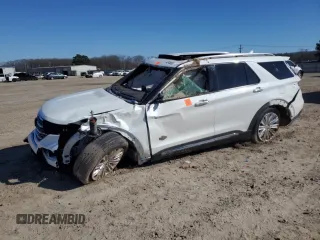 2022 Ford Explorer King Ranch z VIN 1FM5K8LC9NGA15465, wystawiony jako Copart lot #46246065 z przebiegiem 60 104 mil mil oraz Szkoda całkowita • Salvage title. Historia ofert i sprzedaży dostępna na DreamBid. Obrazek 1.