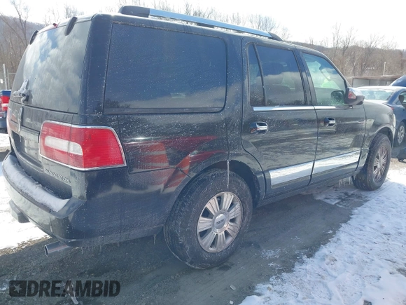 2007 Lincoln Navigator z VIN 5LMFU285X7LJ09190, wystawiony jako IAAI lot #41611256 z przebiegiem 185 879 mil mil oraz . Historia ofert i sprzedaży dostępna na DreamBid. Obrazek 4.