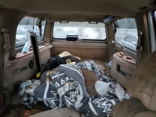 1995 GMC Suburban z VIN 1GKFK16K3SJ704911, wystawiony jako Copart lot #88326825 z przebiegiem 191 006 mil mil oraz Szkoda całkowita • Salvage title. Historia ofert i sprzedaży dostępna na DreamBid. Obrazek 10.