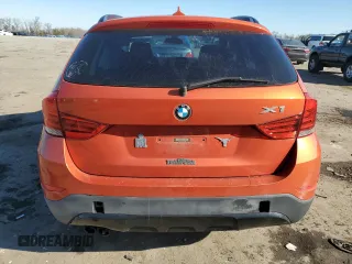2014 BMW X1 xDrive28i z VIN WBAVL1C56EVR92680, wystawiony jako Copart lot #46323615 z przebiegiem 77 215 mil mil oraz Tytuł czysty. Historia ofert i sprzedaży dostępna na DreamBid. Obrazek 6.