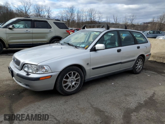 2001 Volvo V40 z VIN YV1VW29581F738166, wystawiony jako Copart lot #86166264 z przebiegiem 83 518 mil mil oraz Tytuł czysty. Historia ofert i sprzedaży dostępna na DreamBid. Obrazek 1.