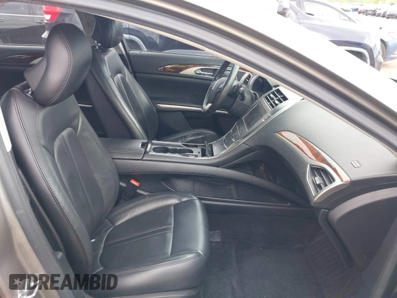 2015 Lincoln MKZ z VIN 3LN6L2J99FR604385, wystawiony jako IAAI lot #42332078 z przebiegiem 116 862 mil mil oraz . Historia ofert i sprzedaży dostępna na DreamBid. Obrazek 5.