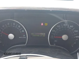 2006 Ford Explorer XLT z VIN 1FMEU63E96UA54379, wystawiony jako IAAI lot #42277129 z przebiegiem 285 795 mil mil oraz . Historia ofert i sprzedaży dostępna na DreamBid. Obrazek 7.