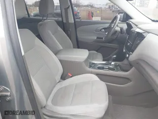 2019 Chevrolet Traverse LT Cloth with VIN 1GNEVMKW0KJ241772, listed as a IAAI auction lot 41724207 with 122,304 mi miles. Bid and sale history available at carsss.com. Image 5.
