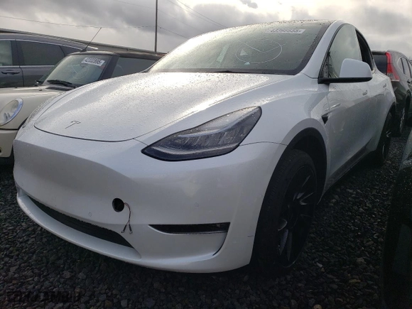2021 Tesla Model Y Long Range with VIN 5YJYGDEEXMF199396, listed as a Copart auction lot 43366655 with 31,480 mi miles and Salvage Title. Bid and sale history available at carsss.com. Image 1.
