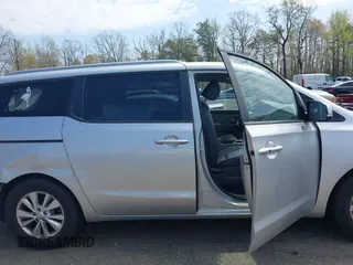 2017 Kia Sedona LX with VIN KNDMB5C17H6292641, listed as a IAAI auction lot 42010175 with 95,247 mi miles. Bid and sale history available at carsss.com. Image 13.