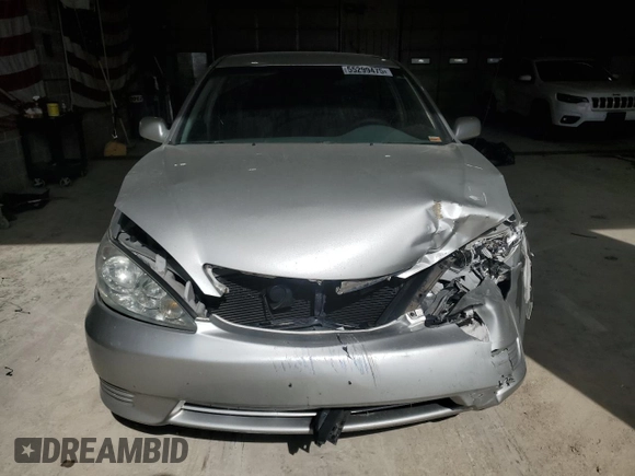 2005 Toyota Camry STD z VIN 4T1BE32K75U044292, wystawiony jako Copart lot #55299475 z przebiegiem 200 449 mil mil oraz Szkoda całkowita • Salvage title. Historia ofert i sprzedaży dostępna na DreamBid. Obrazek 5.