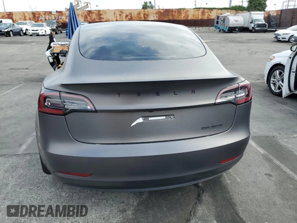 2021 Tesla Model 3 Long Range z VIN 5YJ3E1EB3MF003786, wystawiony jako Copart lot #55252355 z przebiegiem 32 443 mil mil oraz Szkoda całkowita • Salvage title. Historia ofert i sprzedaży dostępna na DreamBid. Obrazek 6.