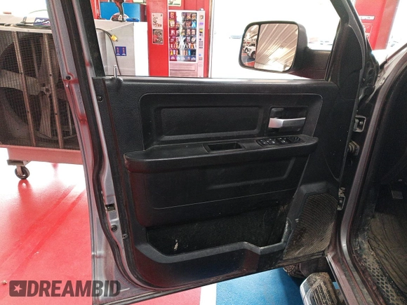 2019 Ram 2500 Tradesman with VIN 3C6UR5CJ2KG596954, listed as a IAAI auction lot 42209033 with 90,005 mi miles. Bid and sale history available at carsss.com. Image 1.