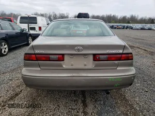 1999 Toyota Camry LE z VIN JT2BF28K6X0215555, wystawiony jako Copart lot #52587985 z przebiegiem 201 225 mil mil oraz Szkoda całkowita • Salvage title. Historia ofert i sprzedaży dostępna na DreamBid. Obrazek 6.