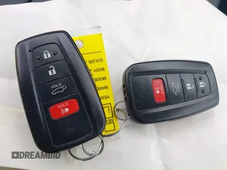 2020 Toyota Highlander LE z VIN 5TDBZRBH1LS507559, wystawiony jako IAAI lot #42542484 z przebiegiem 73 725 mil mil oraz . Historia ofert i sprzedaży dostępna na DreamBid. Obrazek 11.
