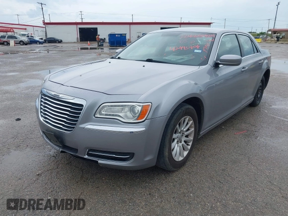 2013 Chrysler 300 z VIN 2C3CCAAG2DH572652, wystawiony jako IAAI lot #42445906 z przebiegiem 224 235 mil mil oraz . Historia ofert i sprzedaży dostępna na DreamBid. Obrazek 2.