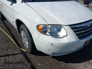 2007 Chrysler Town & Country LWB LX with VIN 2A4GP44R77R190593, listed as a IAAI auction lot 42041817 with 83,938 mi miles. Bid and sale history available at carsss.com. Image 6.