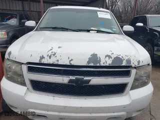 2007 Chevrolet Suburban LT with VIN 3GNFC16007G185565, listed as a IAAI auction lot 41555894 with 1 mi miles. Bid and sale history available at carsss.com. Image 6.