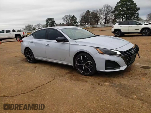2023 Nissan Altima 2.5 SR with VIN 1N4BL4CV5PN342142, listed as a Copart auction lot 47291335 with 32,249 mi miles and Salvage Title. Bid and sale history available at carsss.com. Image 11.