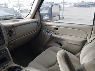 2004 Chevrolet Silverado 1500 Z71 with VIN 2GCEK19T041237634, listed as a IAAI auction lot 41316553 with 259,569 mi miles. Bid and sale history available at carsss.com. Image 5.
