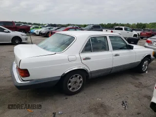 1985 Mercedes-Benz 380 z VIN WDBCA32C8FA127549, wystawiony jako Copart lot #54406985 z przebiegiem 167 688 mil mil oraz Szkoda całkowita • Salvage title. Historia ofert i sprzedaży dostępna na DreamBid. Obrazek 3.