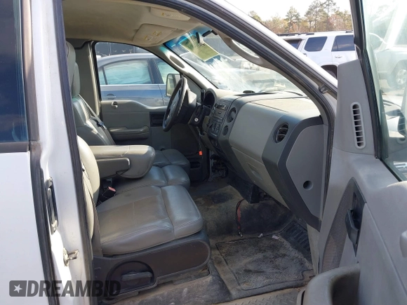 2007 Ford F-150 XL z VIN 1FTRF12W17NA26892, wystawiony jako IAAI lot #41011688 z przebiegiem 158 088 mil mil oraz . Historia ofert i sprzedaży dostępna na DreamBid. Obrazek 5.