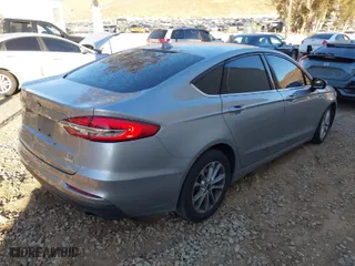 2020 Ford Fusion SE with VIN 3FA6P0HD2LR149162, listed as a IAAI auction lot 41325634 with 123,144 mi miles. Bid and sale history available at carsss.com. Image 4.