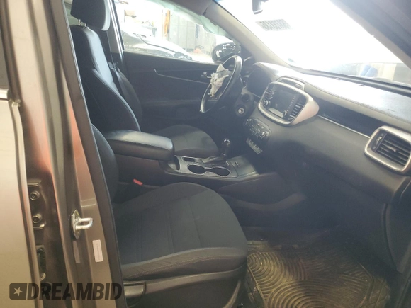 2017 Kia Sorento LX with VIN 5XYPGDA37HG200034, listed as a Copart auction lot 53733135 with 164,985 mi miles and Non Repairable. Bid and sale history available at carsss.com. Image 7.
