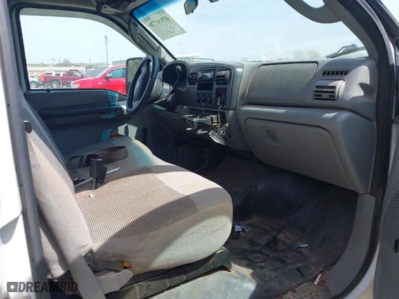 2005 Ford Super Duty F-250 XL with VIN 1FTSW21P85ED19266, listed as a IAAI auction lot 41934770 with 338,778 mi miles. Bid and sale history available at carsss.com. Image 5.