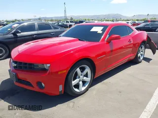 2011 Chevrolet Camaro 2LT z VIN 2G1FC1ED1B9110964, wystawiony jako IAAI lot #42067434 z przebiegiem 127 827 mil mil oraz . Historia ofert i sprzedaży dostępna na DreamBid. Obrazek 2.