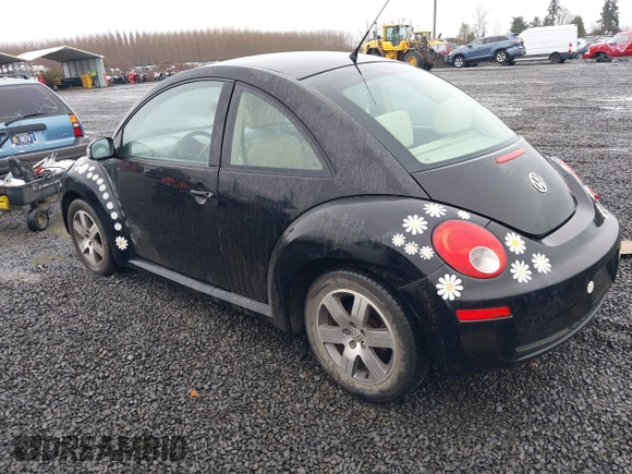 2006 Volkswagen New Beetle Coupe with VIN 3VWPG31C86M406583, listed as a IAAI auction lot 41590611 with 137,964 mi miles. Bid and sale history available at carsss.com. Image 3.