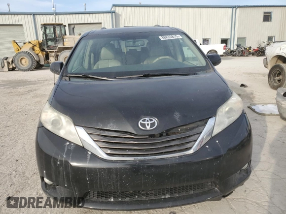 2011 Toyota Sienna XLE с VIN 5TDDK3DC3BS005680, выставлен на аукционе Copart как лот 88833815 с пробегом 256 679 миль миль и Списание • Salvage title. История ставок и продаж доступна на DreamBid. Изображение 5.