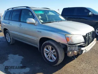 2006 Toyota Highlander Hybrid with VIN JTEDW21A460012014, listed as a IAAI auction lot 41105328 with 135,650 mi miles. Bid and sale history available at carsss.com. Image 1.