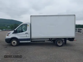 2018 Ford Transit z VIN 1FDBF8ZM3JKA90502, wystawiony jako IAAI lot #42545271 z przebiegiem 104 971 mil mil oraz . Historia ofert i sprzedaży dostępna na DreamBid. Obrazek 14.