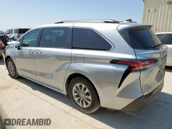 2022 Toyota Sienna XLE with VIN 5TDYRKEC5NS105998, listed as a Copart auction lot 51321465 with 60,232 mi miles and Salvage Title. Bid and sale history available at carsss.com. Image 2.