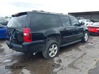 2007 Chevrolet Suburban LT with VIN 1GNFC16097R179358, listed as a IAAI auction lot 42104937 with Not provided miles and . Bid and sale history available at DreamBid. Image 4.