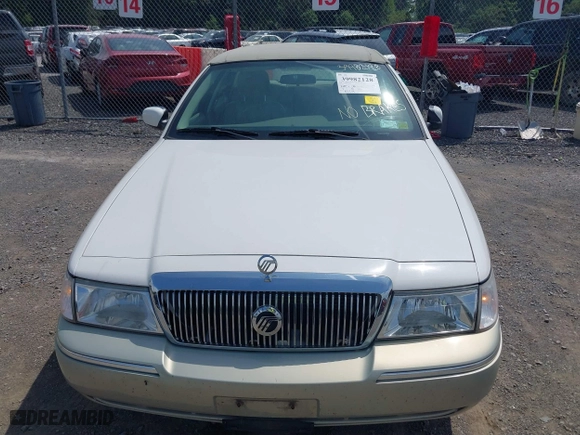 2004 Mercury Grand Marquis GS with VIN 2MEFM74W44X673224, listed as a IAAI auction lot 40670734 with 83,219 mi miles. Bid and sale history available at carsss.com. Image 6.