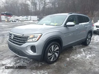 2024 Volkswagen Atlas SE z VIN 1V2HR2CA5RC573575, wystawiony jako IAAI lot #41508927 z przebiegiem 2 647 mil mil oraz . Historia ofert i sprzedaży dostępna na DreamBid. Obrazek 17.