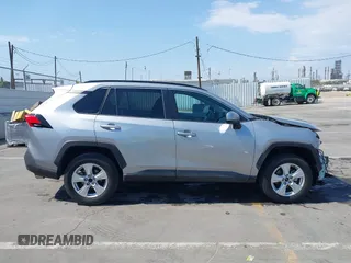 2020 Toyota RAV4 XLE with VIN 2T3W1RFV4LW097198, listed as a IAAI auction lot 42771030 with 33,354 mi miles and . Bid and sale history available at DreamBid. Image 14.
