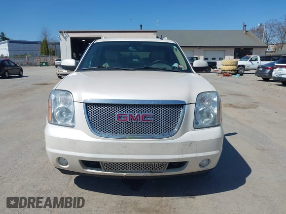 2013 GMC Yukon XL Denali with VIN 1GKS2MEF8DR121386, listed as a IAAI auction lot 42088855 with 174,677 mi miles. Bid and sale history available at carsss.com. Image 12.
