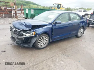 2011 Volkswagen Jetta SEL z VIN 3VWLZ7AJ2BM102447, wystawiony jako IAAI lot #42312584 z przebiegiem 103 392 mil mil oraz . Historia ofert i sprzedaży dostępna na DreamBid. Obrazek 18.
