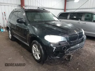 2011 BMW X5 35d z VIN 5UXZW0C54BL369201, wystawiony jako IAAI lot #42285920 z przebiegiem 158 287 mil mil oraz . Historia ofert i sprzedaży dostępna na DreamBid. Obrazek 1.
