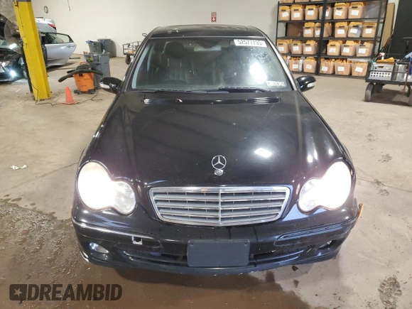 2005 Mercedes-Benz C 320 with VIN WDBRF84J95F612515, listed as a Copart auction lot 52577735 with 195,477 mi miles and Salvage title. Bid and sale history available at DreamBid. Image 5.