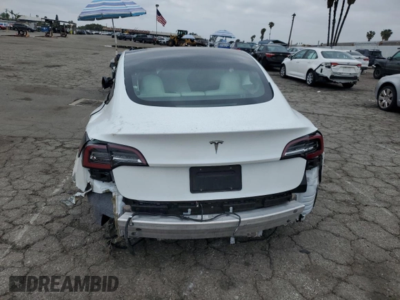 2022 Tesla Model 3 z VIN 5YJ3E1EA8NF244865, wystawiony jako Copart lot #55698465 z przebiegiem Nie podano mil oraz Szkoda całkowita • Salvage title. Historia ofert i sprzedaży dostępna na DreamBid. Obrazek 6.