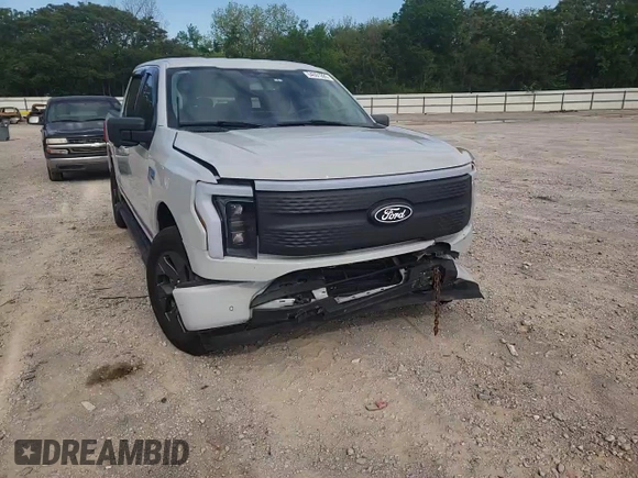 2024 Ford F-150 Lightning Flash с VIN 1FT6W3L78RWG28675, выставлен на аукционе Copart как лот 54061285 с пробегом 11 867 миль миль и Списание • Salvage title. История ставок и продаж доступна на DreamBid. Изображение 13.