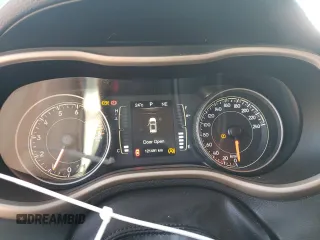 2016 Jeep Cherokee Latitude z VIN 1C4PJMCS6GW111367, wystawiony jako Copart lot #56582815 z przebiegiem 121 491 mil mil oraz Szkoda całkowita • Salvage title. Historia ofert i sprzedaży dostępna na DreamBid. Obrazek 9.