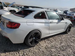 2018 BMW M2 z VIN WBS1J5C59J7B70092, wystawiony jako Copart lot #52558485 z przebiegiem 2 614 mil mil oraz Szkoda całkowita • Salvage title. Historia ofert i sprzedaży dostępna na DreamBid. Obrazek 3.