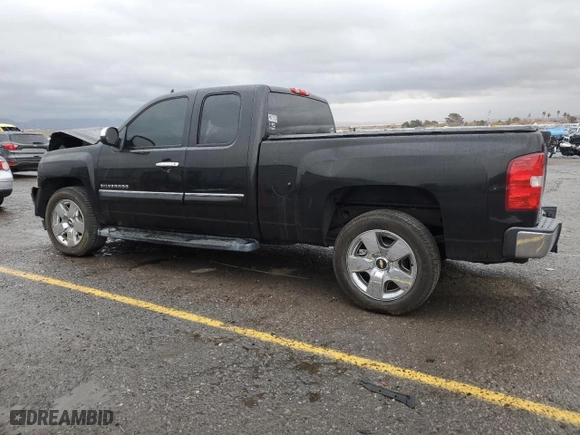 2011 Chevrolet Silverado 1500 LT with VIN 1GCRCSE03BZ185758, listed as a Copart auction lot 45381725 with 138,740 mi miles and Salvage Title. Bid and sale history available at carsss.com. Image 2.