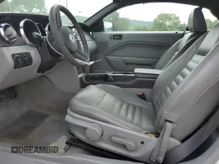 2007 Ford Mustang Deluxe z VIN 1ZVFT84N575265870, wystawiony jako Copart lot #60278415 z przebiegiem 251 670 mil mil oraz Szkoda całkowita • Salvage title. Historia ofert i sprzedaży dostępna na DreamBid. Obrazek 7.