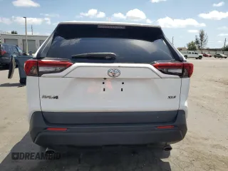 2021 Toyota RAV4 XLE with VIN 2T3W1RFV9MW166971, listed as a Copart auction lot 52300085 with 43,178 mi miles and Salvage Title. Bid and sale history available at carsss.com. Image 6.