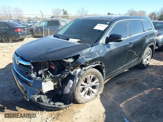 2015 Toyota Highlander LE with VIN 5TDBKRFH0FS210916, listed as a IAAI auction lot 41695145 with 123,236 mi miles. Bid and sale history available at carsss.com. Image 2.