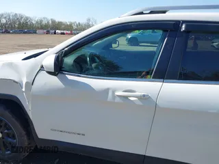 2015 Jeep Cherokee Latitude with VIN 1C4PJMCS0FW790017, listed as a IAAI auction lot 42097988 with 105,990 mi miles and . Bid and sale history available at DreamBid. Image 18.